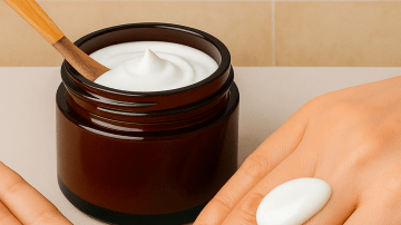 🌿 TULSI: EL SECRETO AYURVÉDICO PARA UNA SONRISA SALUDABLE