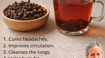 How to Explore a Simple Natural Oil Blend with Coconut and Castor for Hydrating Mature Skin