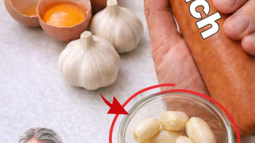 How to Explore a Simple Natural Oil Blend with Coconut and Castor for Hydrating Mature Skin